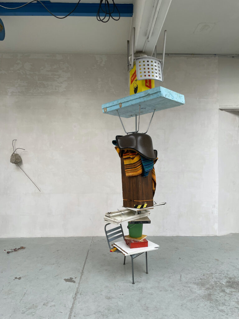 Eric Hattan (*1955), Instantsculpture, 2025 Diverse Materialien, Raumhöhe x 140 x 140 cm © Eric Hattan