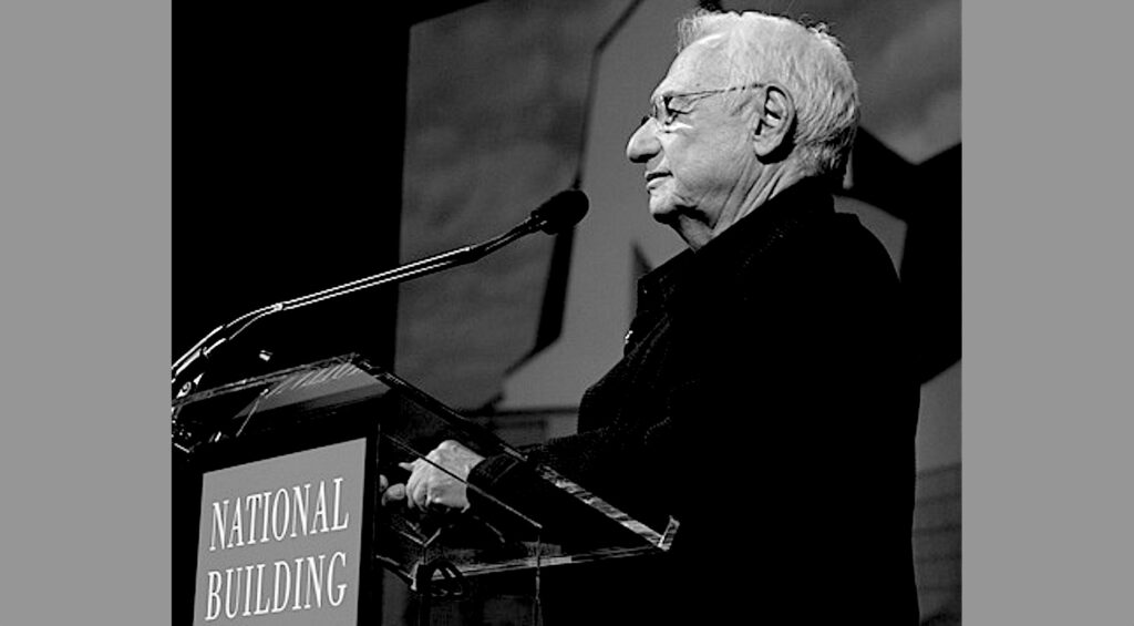 Frank O. Gehry, 2007 - Foto: National Building Museum, photo by Paul Morigi, https://www.flickr.com/photos/nationalbuildingmuseum/5489221895/?edited=1 - Lizenz: https://creativecommons.org/licenses/by/2.0/deed.en - Datei: https://commons.wikimedia.org/wiki/File:Turner_07_FGLecture.JPG