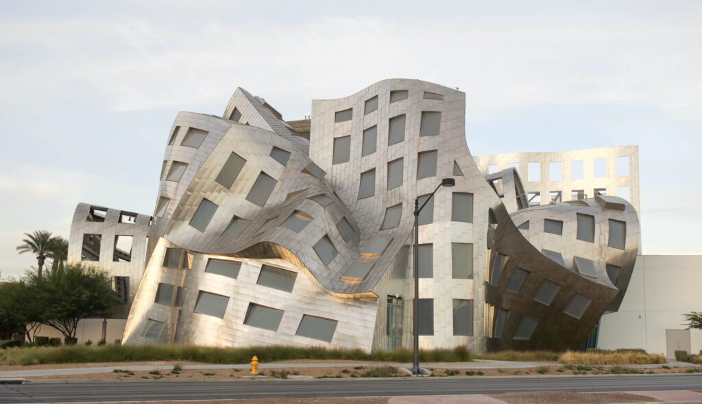 w:Lou Ruvo Center for Brain Health in Las Vegas, Nevada/USA, 2014 - Foto: Monster4711, https://commons.wikimedia.org/wiki/User:Monster4711 - Lizen: https://creativecommons.org/licenses/by-sa/3.0/deed.en - Datei: https://commons.wikimedia.org/wiki/File:Gehry_Las_Vegas.jpg