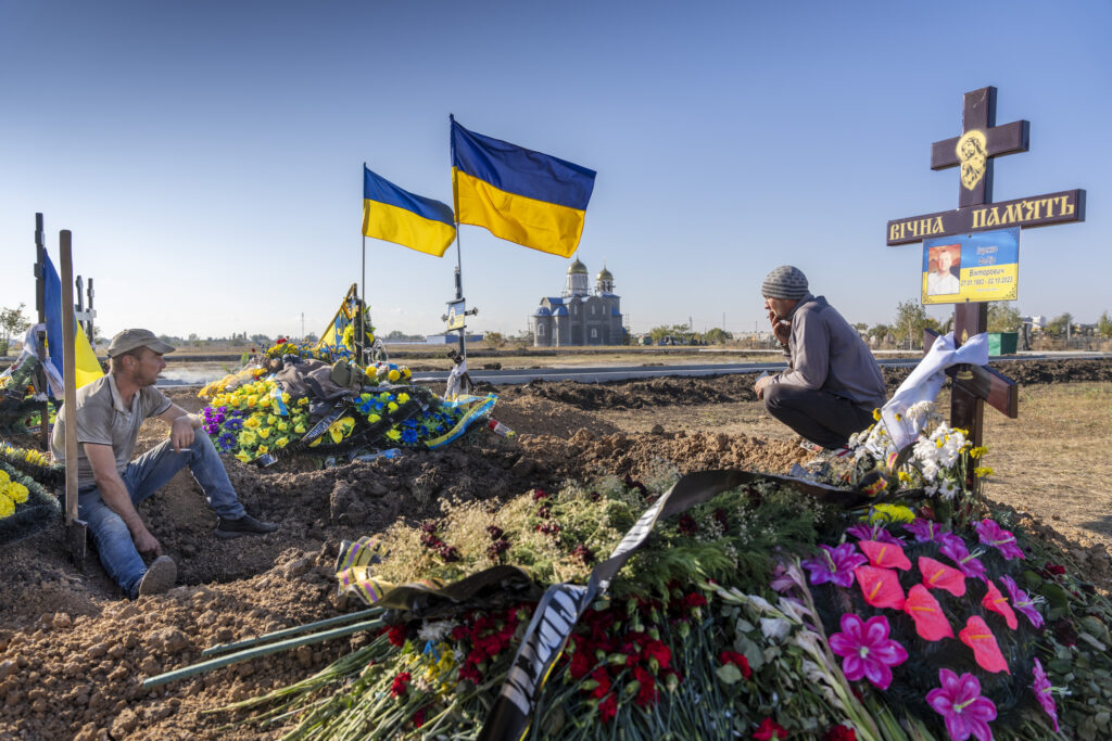Ukraine - 18.10.2023 Friedhof Zakhidne Західне кладовище in Odessa – Ukrainische Flaggen wehen über den Gräbern der gefallenen Soldaten © Urs Bucher / ukrainianphotodiary.org