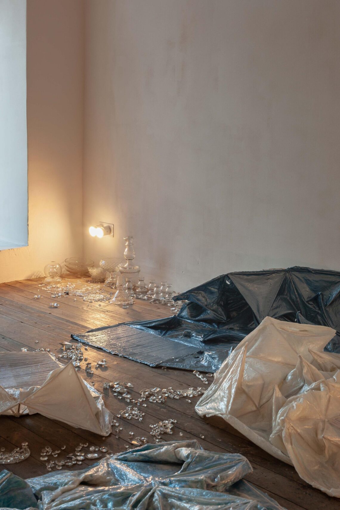 © Nancy Lupo, Disko, Kunstverein Kevin, Wien, 2025, https://nancylupo.com/disko - Foto: Flavio Plasciano