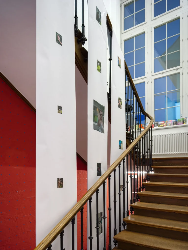 Leevi Toija, untitled (gestures), 2025, in Passage du Commerce, Kunsthalle Winterthur, 2025. Foto: Cedric Mussano