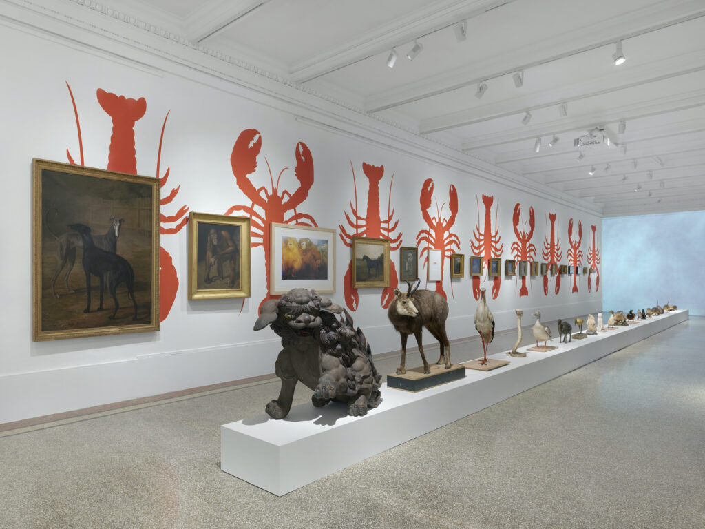 Salle des animaux, exposition Observatoires, Carte blanche à John M Armleder au Musée d’art et d’histoire de Genève. © MAH Genève, photo : Annik Wetter