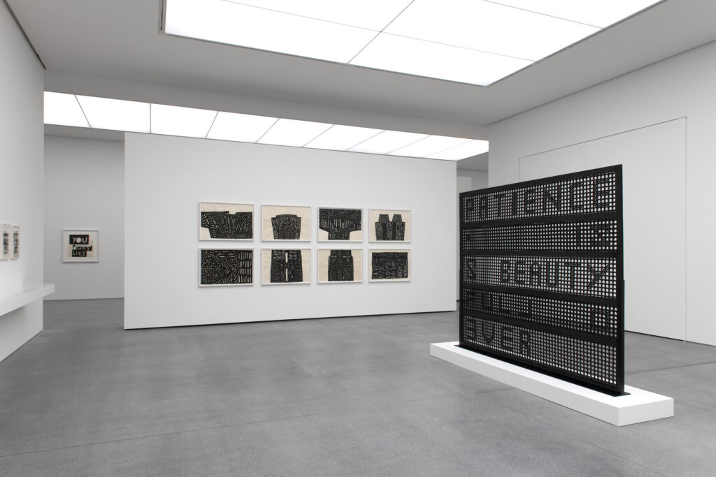 Ausstellungsansicht 2 Susan Hefuna, Ausstellungsansicht Bündner Kunstmuseum 2026 I was once like you, 2019 (links hinten), Cityscape, 2016 (Mitte), Patience is beautiful, 2010 (rechts)