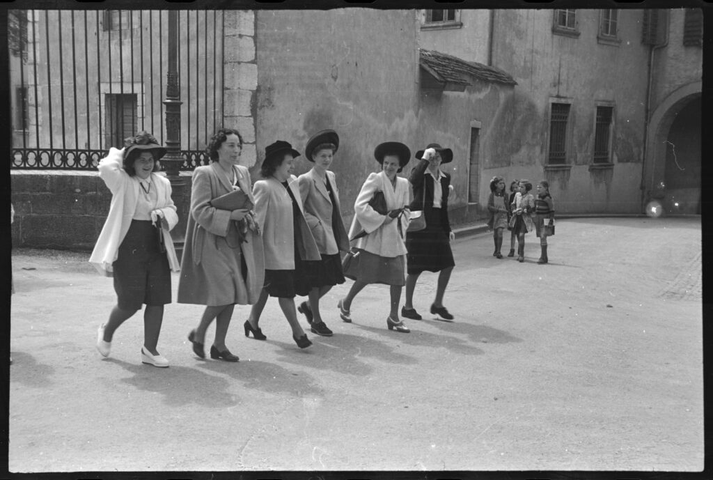 100e anniversaire de l’École normale des institutrices à Delémont, 18 mai 1946. Fonds Enard. Musée jurassien d'art et d'histoire, Delémont.