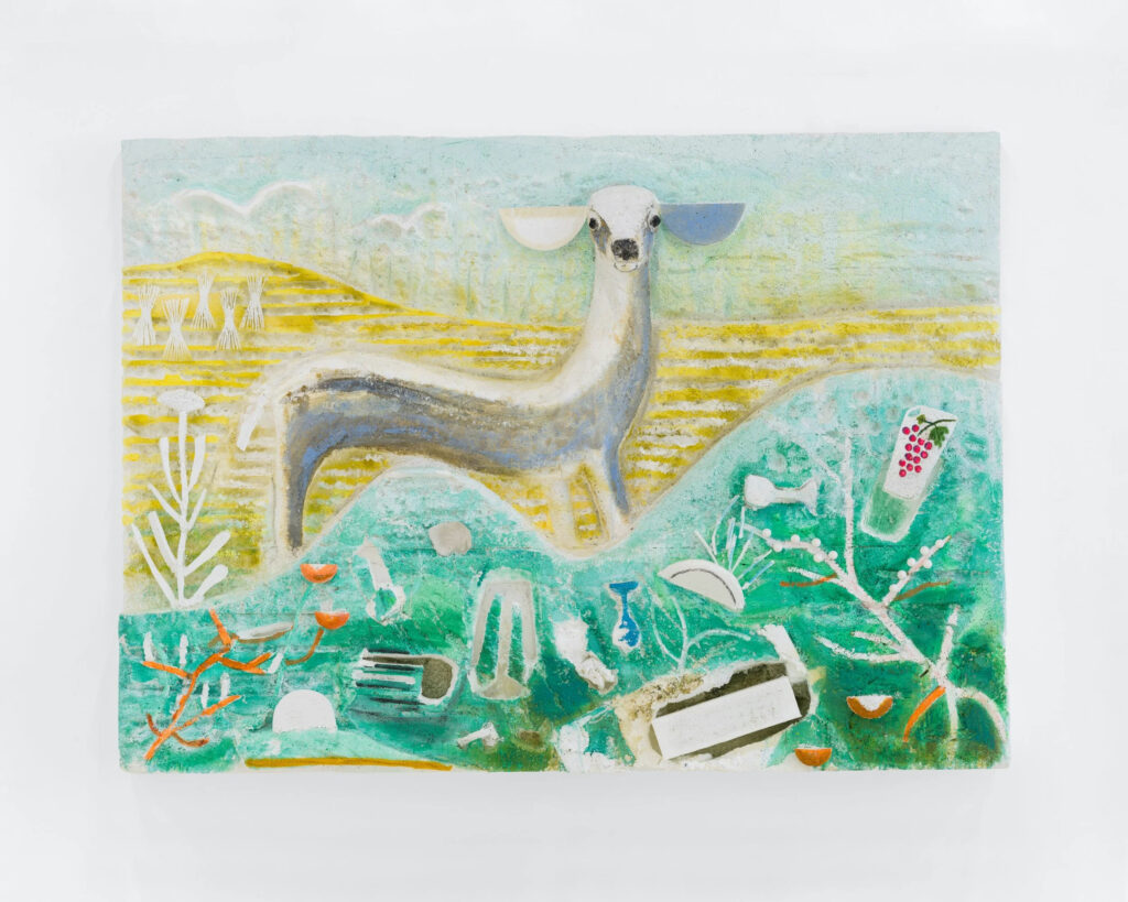 Lin May Saeed, Ghazal Relief (V2), 2022 Styropor, Acrylfarbe, Gips, Keramik, Kunststoffnetz, Wattebällchen 100 × 145 × 18 cm