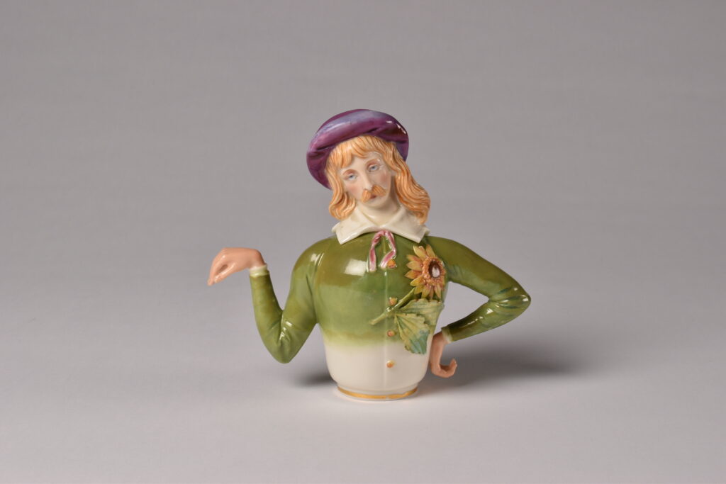 Titel: Aesthetic teapot (Oscar Wilde) Künstler:in & Beteiligte: Royal Worcester Porcelain Company, Leiter der Produktion; James Hadley, Entwerfer Entstehungszeit: ca. 1881–1882 Material / Technik: Porzellan Masse: Objekt: 15.56 x 17.78 x 8.26 cm Objekt-ID: 100559 Creditline: Kamm Teapot Foundation