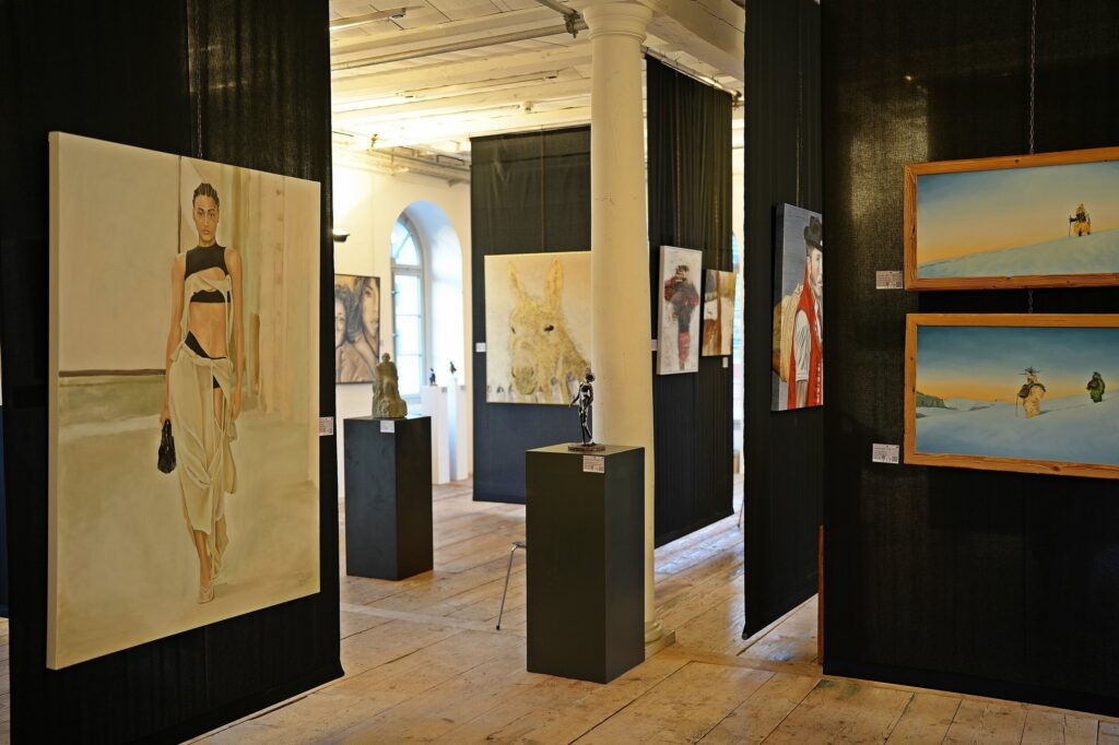 Blick in eine vergangene «Arte Appenzell International» im Alten Zeughaus in Herisau - Foto: zVg