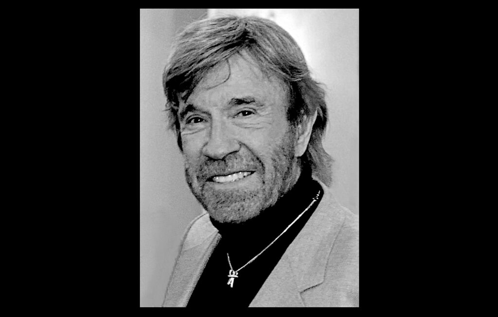 Chuck Norris, 2015 - Foto: Staff Sgt. Tony Foster, https://www.dvidshub.net/image/1915215/fort-hood-camp-mabry-soldiers-attend-texas-state-prayer-breakfast - Public domain - Datei: https://commons.wikimedia.org/wiki/File:Chuck_Norris_May_2015.jpg