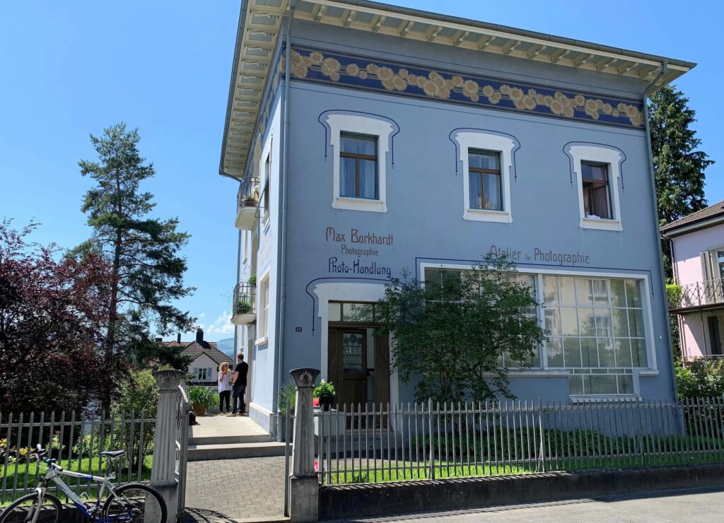 Das Max Burckhart-Haus in Arbon - Foto: © SRF, https://www.srf.ch/news/ferien-im-baudenkmal-eine-110-jaehrige-ferienwohnung-am-bodensee