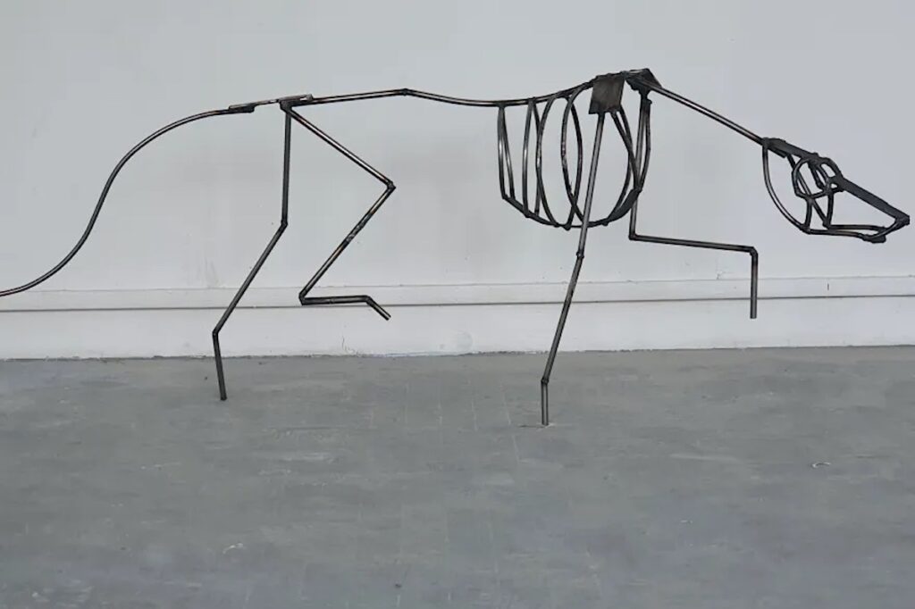 Eine Skulptur von Vincent Ineichen aus seiner Ausstellung "Espace domestiqué" in Reims 2024. zVg