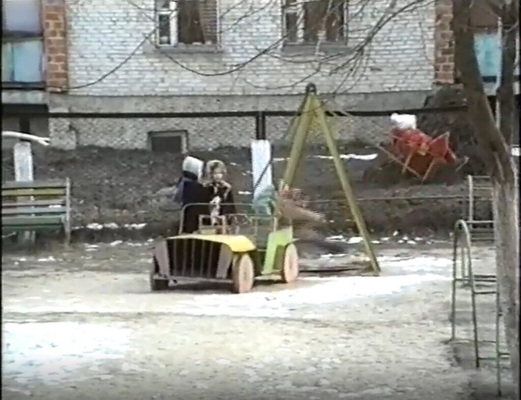 Spielplatz © Blinken OSA Archivum, https://archivum.org/about-us/about-the-archivum