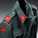 Soldat im Aktivdienst Die Ausrüstung des Kanoniers Willy Keller aus Teufen umfasst Uniformteile, Essgeschirr, Reglemente und persönliche Gegenstände. Kanonier-Ausrüstung von Willy Keller, Ordonnanz 1914–1949 © Schweizerisches Nationalmuseum