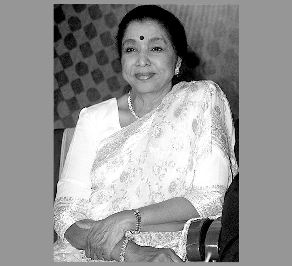 Asha Bhosle, 2008 (Ausschnitt) - Foto: Attribution: Bollywood Hungama, www.bollywoodhungama.com - Lizenz: https://creativecommons.org/licenses/by/3.0/deed.en - Datei: https://commons.wikimedia.org/wiki/File:Asha_Bhosle_-_still_47160_crop.jpg