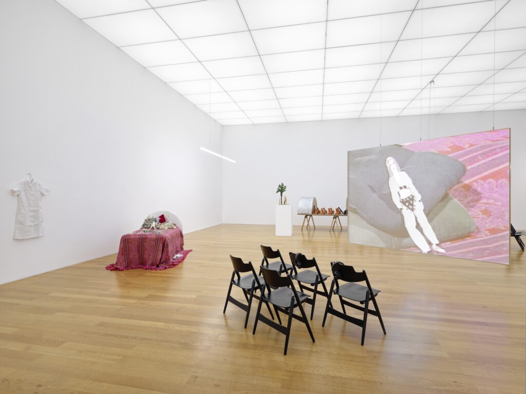 Eleanor Antin. Eine Retrospektive Ausstellungsansicht Kunstmuseum Liechtenstein Foto: Stefan Altenburger Photography, Zürich © Eleanor Antin / Kunstmuseum Liechtenstein
