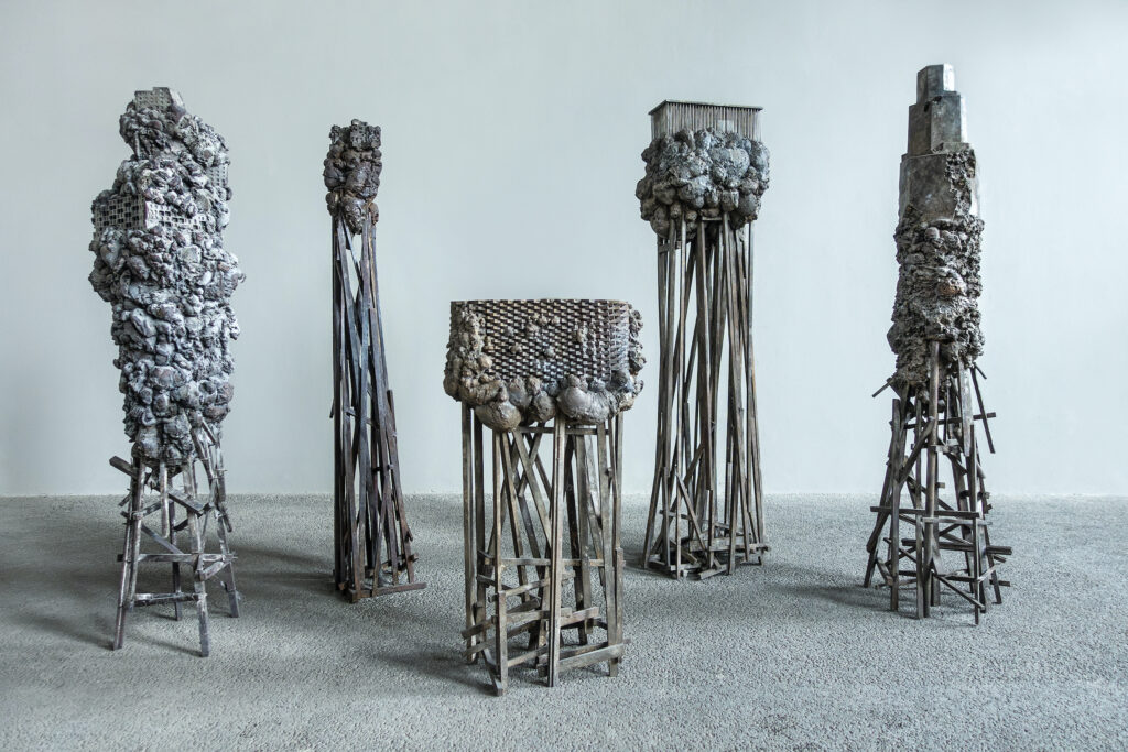 Hansjürg Buchmeier, Contigentia I-V, 2017, Bronze, zwischen 123 und 219 cm Höhe, Courtesy des Künstlers