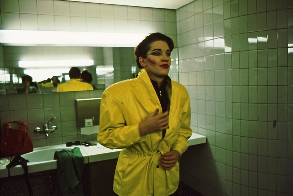 Bettina Köster, 1979 - Foto: Ganskörperfutter, https://commons.wikimedia.org/wiki/User:Eva-Maria_G%C3%B6ssling - Lizenz: https://creativecommons.org/licenses/by-sa/3.0/deed.en - Datei: https://commons.wikimedia.org/wiki/File:Mania_D_ICC_Berlin_1979.jpg
