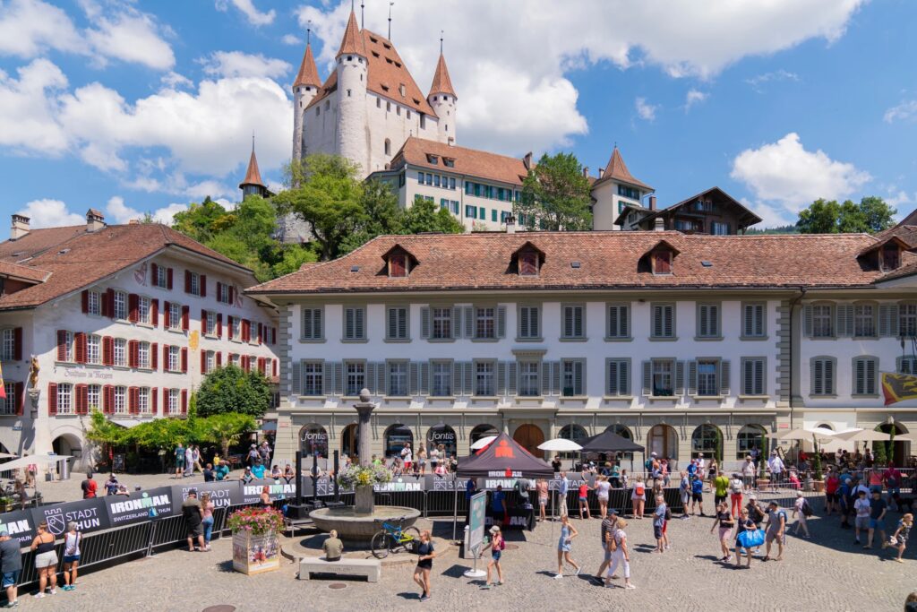 Bild: Stadt Thun - Foto: © Patrick Liechti, https://brand.thun.ch/document/13/show/eyJpZCI6MzI3Miwic2NvcGUiOiJhc3NldDp2aWV3IiwidGltZXN0YW1wIjoiMTc3NTYwNjc0OSJ9:stadt-thun:vI1t8i0nFq0glE5es6M0CdbjrhTv1dcZjHOLtTfGCyA