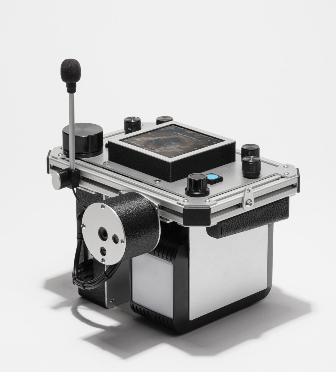 Camera v2, de la série Les murmures, 2026 Mathieu Bernard-Reymond, design: Mouvement Studio