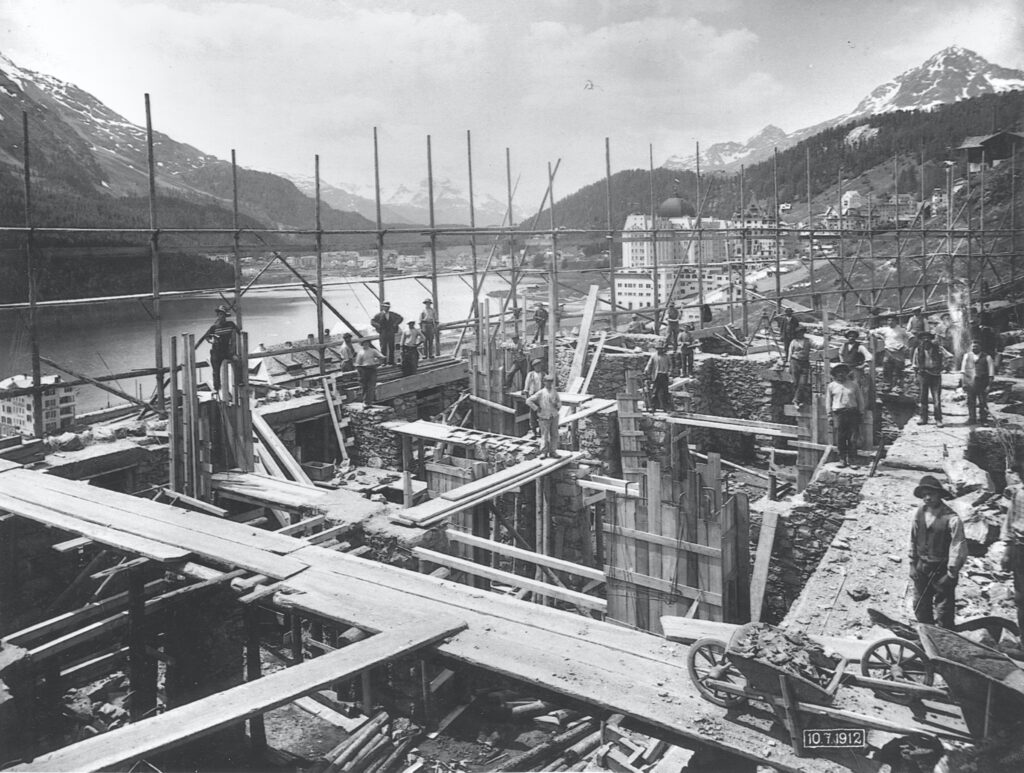Baustelle des Hotel Carlton in St. Moritz, 1912  Dokumentationsbibliothek St. Moritz