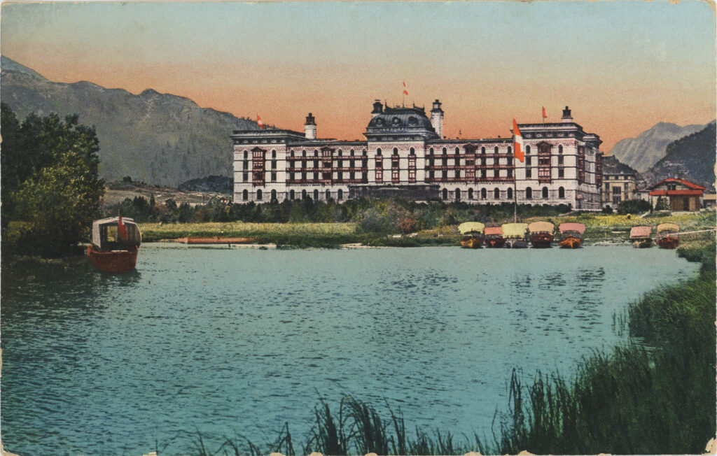 Postkarte des 1884 eröffneten Grandhotel Kursaal Maloja – später Maloja Palace Archiv culturel d’Engiadin’Ota, Zuoz
