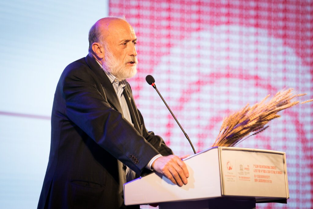 Carlo Petrini_18.Congresso Internazionale di Chengdu 2017 - Chengdu, Cina © Tom Mesic