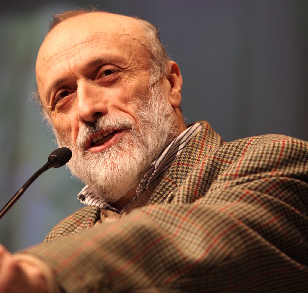 Carlo Petrini, 2010 - Foto: Bruno Cordioli, https://commons.wikimedia.org/wiki/User:Br1.com, https://www.flickr.com/photos/br1dotcom/4320019235/in/photostream/ - Lizenz: https://creativecommons.org/licenses/by-sa/3.0/deed.en - Datei: https://commons.wikimedia.org/wiki/File:Carlo_Petrini.jpg