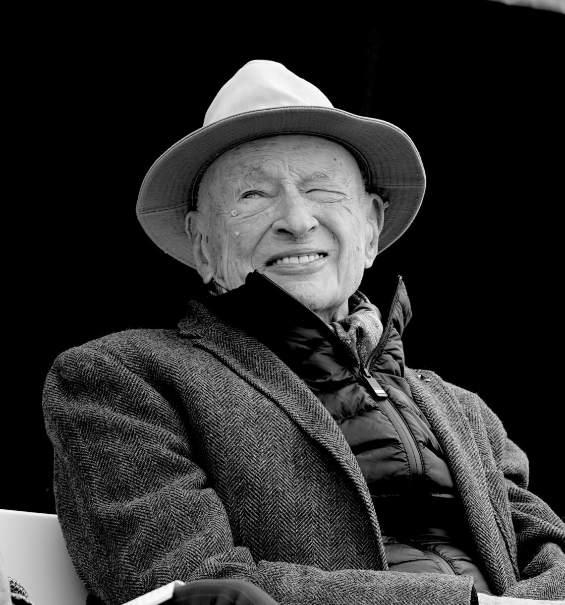 Edgar Morin, 2024 . Foto: Gérald Garitan, https://commons.wikimedia.org/wiki/User:G%C3%A9rald_Garitan - Lizenz: https://creativecommons.org/licenses/by-sa/4.0/deed.en - Datei: https://commons.wikimedia.org/wiki/File:Edgar_Morin_LslaP_1549751.jpg