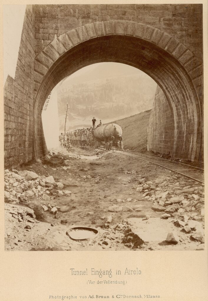 Ad. Braun & C.ie, Dornach «Tunnel Eingang in Airolo (vor der Vollendung)» 1881–82 Albuminabzug, 280 x 225 mm Archivio di Stato del Cantone Ticino, Bellinzona – Fototeca, Album/4.G1 © Archivio di Stato del Cantone Ticino, Bellinzona
