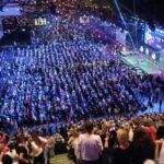 St.Jakob-Arena Basel, 2023 - Foto: RouteMedia - Lizenz: https://creativecommons.org/licenses/by-sa/4.0/deed.de - Datei: https://commons.wikimedia.org/wiki/File:Jakobsarena_Publikum_-_IMG_20231105_083846.jpg?uselang=de