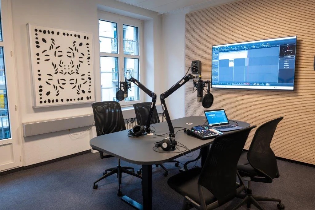Neue Technik im maz, Schweizer Kompetenzzentrum für Journalismus und Kommunikation, Luzern - Foto: © https://www.maz.ch/news/das-maz-macht-rebranding