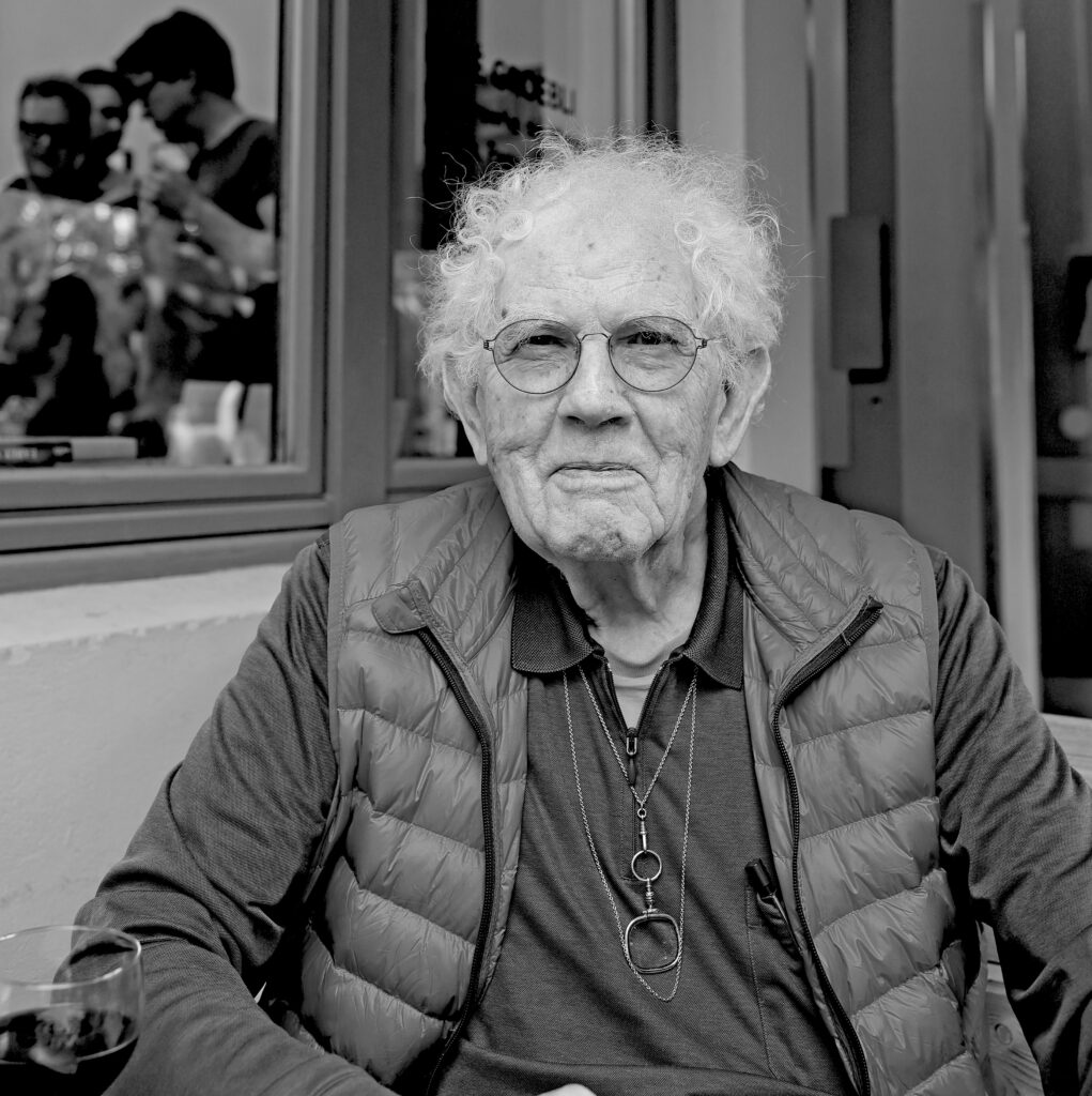 René Groebli, 2024 in Berlin - Foto: Elena Ternovaja, https://www.wikidata.org/wiki/Q110906093?uselang=de - Original: farbig - Lizenz: https://creativecommons.org/licenses/by-sa/3.0/deed.de - Datei: https://commons.wikimedia.org/wiki/File:Ren%C3%A9_Groebli,_2024.jpg?uselang=de