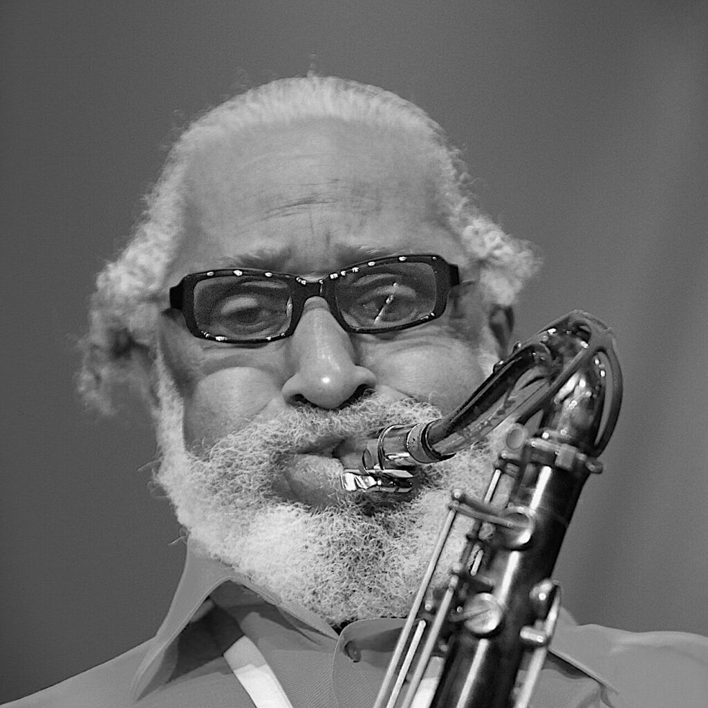 Sonny Rollins, 2009 - Foto: Bengt Nyman, https://www.flickr.com/people/97469566@N00 - Lizenz: https://creativecommons.org/licenses/by/2.0/deed.de - Datei: https://commons.wikimedia.org/wiki/File:Sonny_Rollins_at_Stockholm_Jazz_Fest_2009.jpg?uselang=de