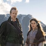 «The Death of Sherlock Holmes» (AT) - Die beiden Hauptdarsteller Rafe Spall und Deleila Piasko - Foto: © SRF / Silver Reel / Sky Schweiz / Fabienne Berchtold, 2026