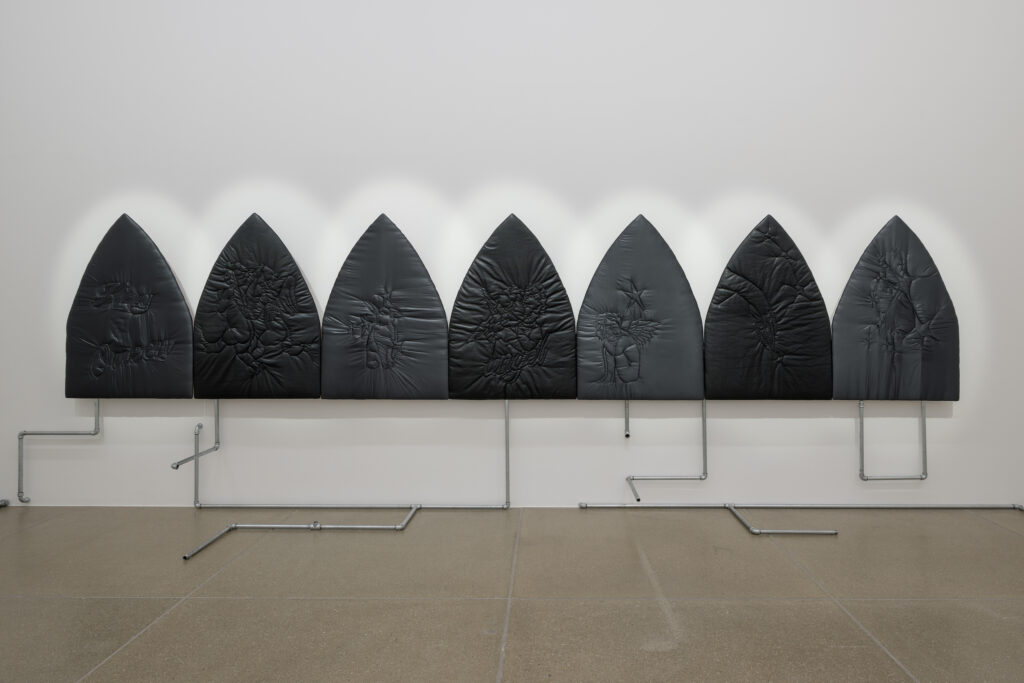 Ausstellungsansicht Shamiran Istifan Manor Kunstpreis 2026 12.6.–6.9.2026, Aargauer Kunsthaus Shamiran Istifan, Unearth Angel I-VII, 2026 Pipelines, 2026 Foto: ullmann.photography