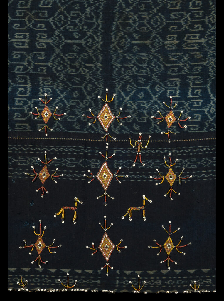TRAME Central Flores. Ngada people. Handspun cotton, glass beads, shells, natural dyes. First half of the 20th century. 170×73 cm. Zuellig Collection. ©FCM:MUSEC, Lugano
