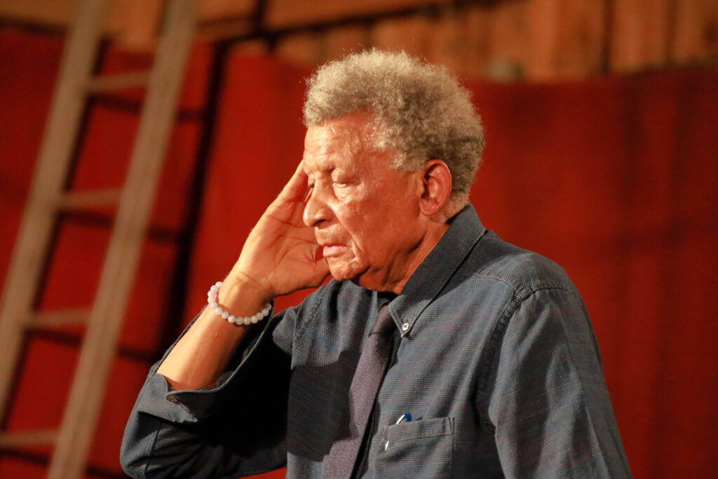 Abdullah Ibrahim, 2019 - Foto: Schorle, https://commons.wikimedia.org/wiki/User:Schorle - Lizenz: https://creativecommons.org/licenses/by-sa/4.0/deed.en - Datei: https://commons.wikimedia.org/wiki/File:Abdullah_Ibrahim_INNt%C3%B6ne_08.jpg