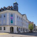 "Choufihüs", ehemaliges Kaufhaus, jetzt Kunsthaus. Marktgasse/Ecke Bahnhofstrasse in Langenthal/BE - Foto: JoachimKohler-HB, https://commons.wikimedia.org/wiki/User:JoachimKohler-HB - Lizenz: https://creativecommons.org/licenses/by-sa/4.0/deed.en - Datei: https://commons.wikimedia.org/wiki/File:Choufh%C3%BCsi_Marktgasse_in_Langenthal.jpg