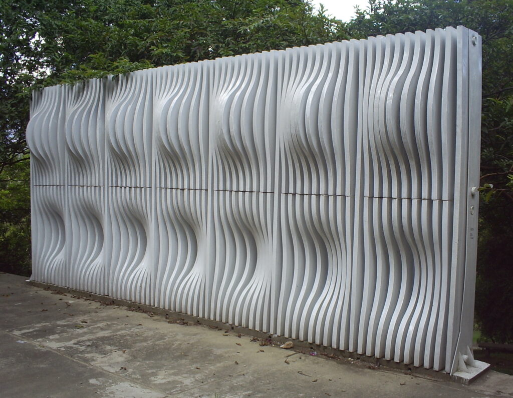 Julio Le Parc, escultura en el Cerro Nutibara. Medellín, Colombia, 2007 - Foto: SajoR, https://commons.wikimedia.org/wiki/User:SajoR - Lizenz: https://creativecommons.org/licenses/by-sa/2.5/deed.en - Datei: https://commons.wikimedia.org/wiki/File:Escultura_en_el_CerroNutibara-Medellin.JPG