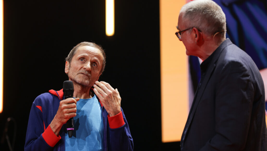 «Bester deutschsprachiger Comic-Künstler» Franz Suess (links) mit dem Schweizer Moderator Christian Gasser (rechts) - Copyright: Internationaler Comic-Salon Erlangen – Foto: Erich Malter, 2026