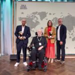 Gewinnerin und Gewinner des True Story Awards 2026 (v.l.): Saleh al-Laboudi, Martín Caparrós, Emma Graham Harrison und Hoda Osman - Foto: © https://truestoryfestival.org/de/news/gewinner-true-story-award-2026