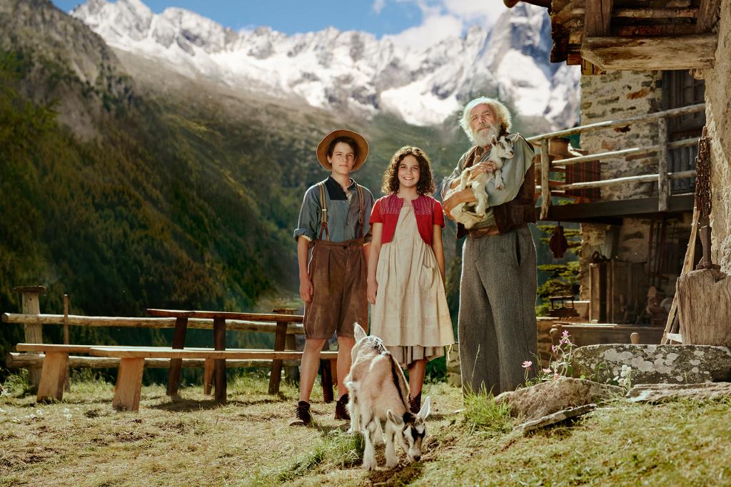 «Heidi», Lancierungsbild Koproduktion RTL+/SRF (v.l.) Janos de Weck als Peter, Neah Hefti als Heidi und Christian Kohlund als Alpöhi, 6.6.2026 - Foto: © SRF/RTL+ / Pascal Bünning