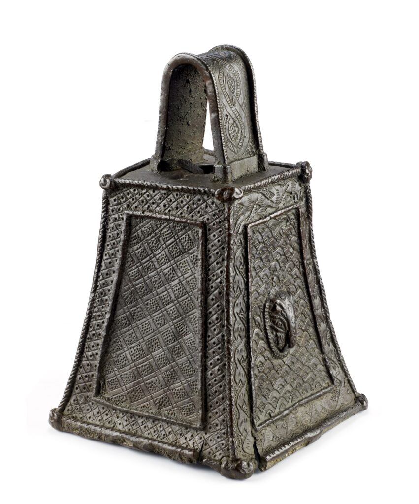 MEG_Eroro_cloche_JohnathanWatts_Inv_027421-a