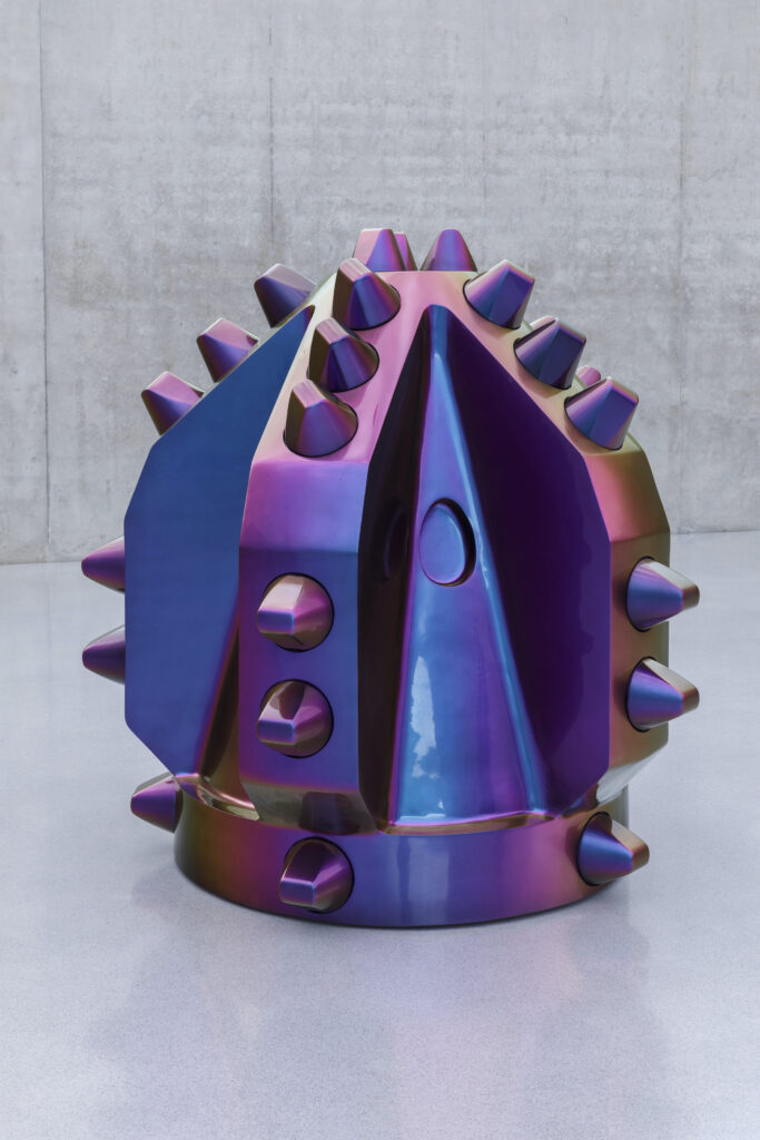 Titel: Alien Technology (Diamond) Künstler:in & Beteiligte: Monira Al Qadiri Entstehungszeit: 2023 Material/Technik: Aluminum, Autolack Masse: 200 x 190 cm Copyright: © Monira Al Qadiri Creditline: Courtesy the artist, commissioned by Kunsthaus Bregenz Fotocredit: Markus Tretter
