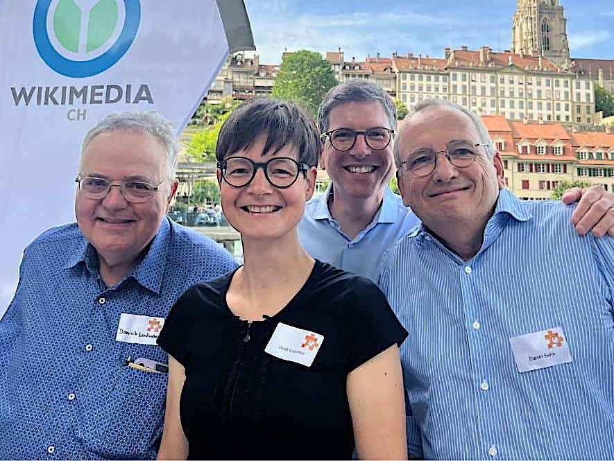 An der Generalversammlung wählten die Mitglieder von Wikimedia CH vier neue Vorstandsmitglieder (auf dem Foto von links nach rechts) Dominik Landwehr, Heidi Eisenhut, Mounir Krichane und Daniel Senn