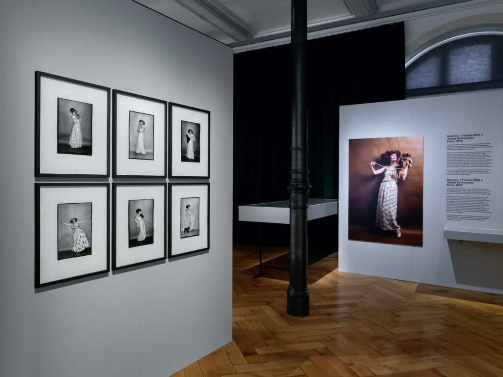 Helmut Newton: Modefotografien für Forster Willi und Jakob Schlaepfer, 1972 „Mise en Scene. Modefotografie von der Belle Époque bis heute“. Eine Ausstellung im Textilmuseum St.Gallen, 3.7.26-28.2.27. Foto: Jürg Zürcher, 2026