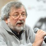 Francesco Guccini, 2016 - Foto: Niccolò Caranti, https://commons.wikimedia.org/wiki/User:Jaqen - Lizenz: https://creativecommons.org/licenses/by-sa/4.0/deed.en - Datei: https://commons.wikimedia.org/wiki/File:Francesco_Guccini_-_Lucca_Comics_%26_Games_2016_02.jpg