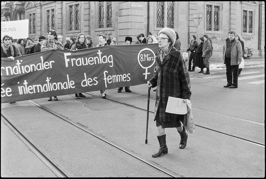 Internationaler Frauentag in Zürich. Limmatquai, 1987 - Foto: © Gertrud Vogler, Schweizerisches Sozialarchiv