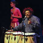 Rubén Rada, 2005 - Foto: Naoll Mary - Lizenz: https://creativecommons.org/licenses/by-sa/3.0/deed.en - Datei: https://commons.wikimedia.org/wiki/File:20050730_Rada_Conrad.jpg