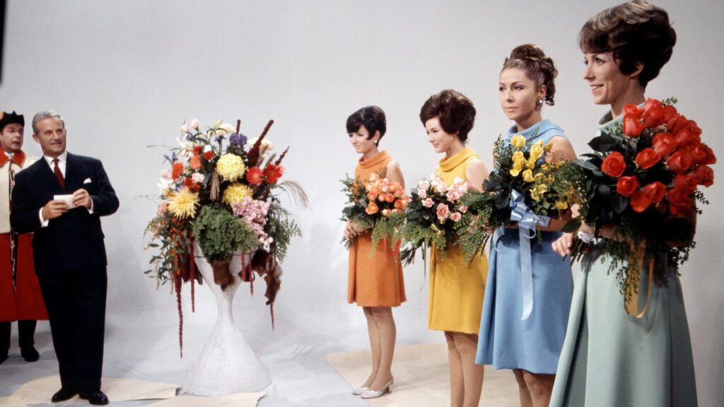 Einer der Beiträge auf Memobase dokumentiert den offiziellen Start des Farbfernsehens in der Schweiz am 1. Oktober 1968. (Bild: SRF)